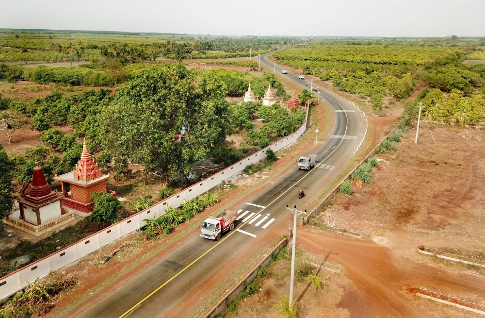 2019年9月3日在柬埔寨磅通省拍攝的中國(guó)援柬鄉(xiāng)村道路項(xiàng)目一期完工道路。