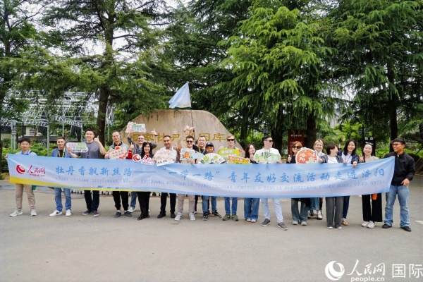 4月21日，人民網(wǎng)“一帶一路”青年友好交流活動(dòng)走進(jìn)洛陽(yáng)。人民網(wǎng)記者 魯揚(yáng)攝