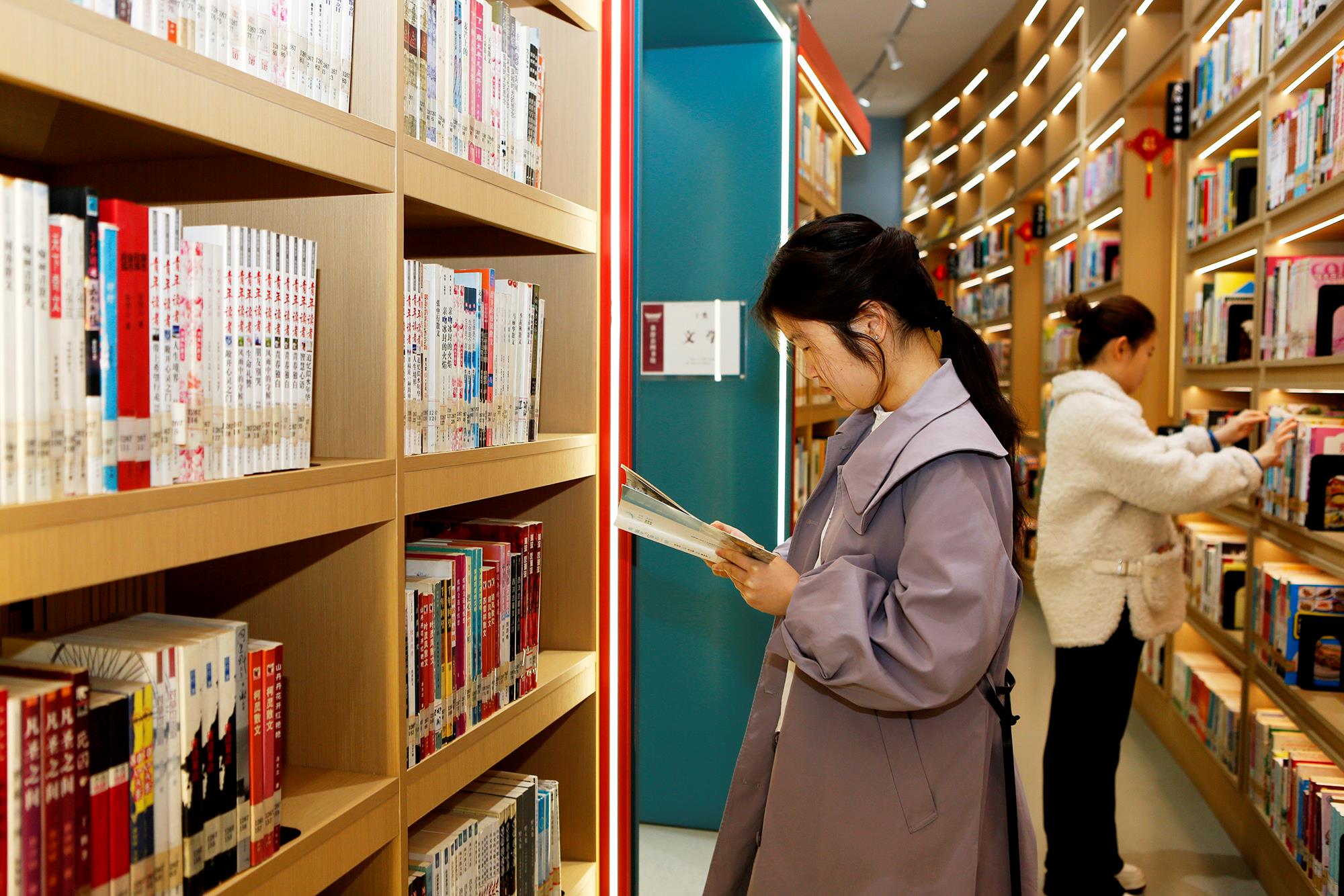 △2025年3月29日，讀者在山西臨汾市襄汾縣圖書館閱讀。
