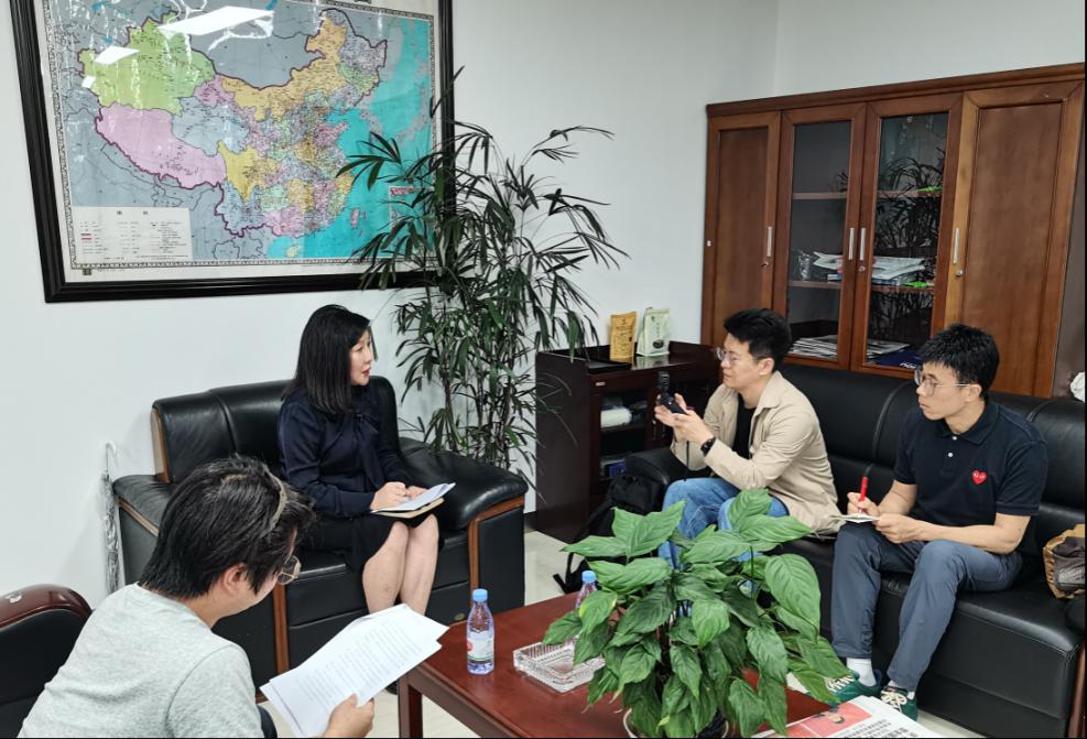 記者采訪企業(yè)跨境物流建設(shè)情況。人民網(wǎng) 孫啟凡攝
