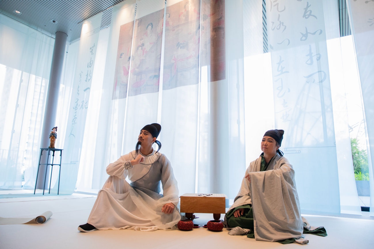白居易與茶仙盧仝。中國駐大阪旅游辦事處供圖