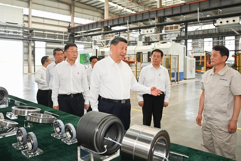 2025年5月19日，習近平總書記在河南洛陽軸承集團股份有限公司智能工廠考察。