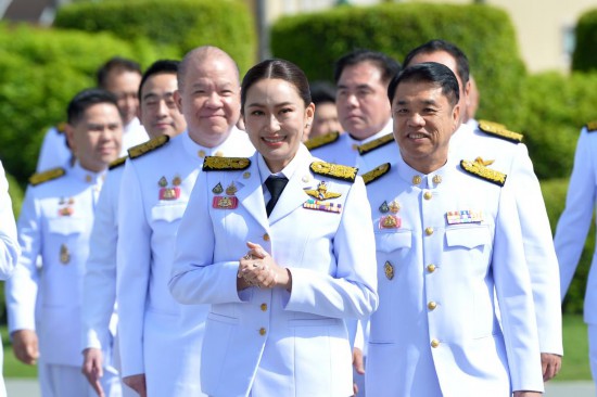 2024年9月7日，泰國總理佩通坦·欽那瓦（前中）及新一屆內(nèi)閣成員在位于首都曼谷的總理府與媒體見面。新華社發(fā)（拉亨攝）