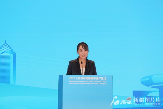 5月23日，在2025上合組織國家媒體合作論壇青年文化交流營活動中，人民日報社記者阿爾達克·塔巴拉克發(fā)言。石榴云/新疆日報記者 李雄心攝